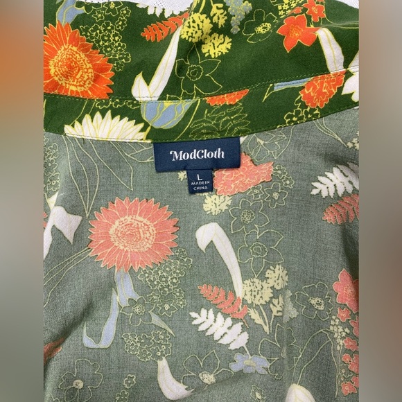 ModCloth Floral Tie-Front Button Down Blouse โ Size L - Picture 10 of 11